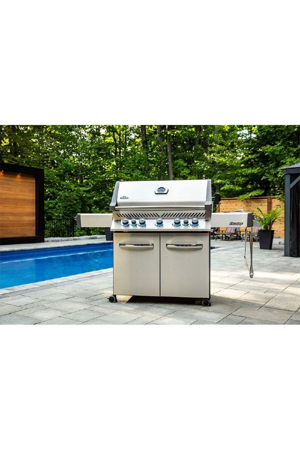 Napoleon Prestige 665 Stainless Steel Gas Grill – P665RSIBPSS-GR Gas grills