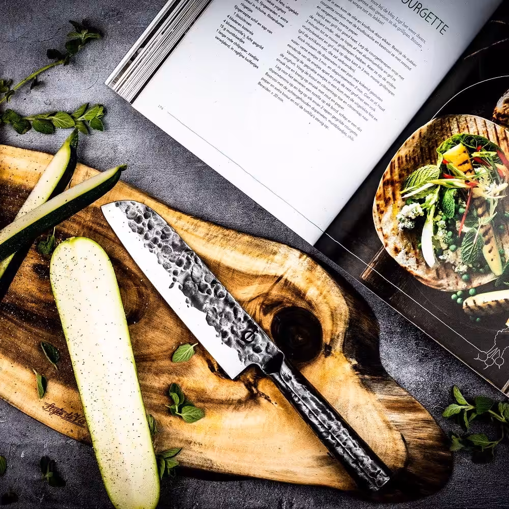 BRUTE FORGED SANTOKU KNIFE 18 CM Αξεσουάρ BRUTE FORGED SANTOKU KNIFE 18 CM Αξεσουάρ