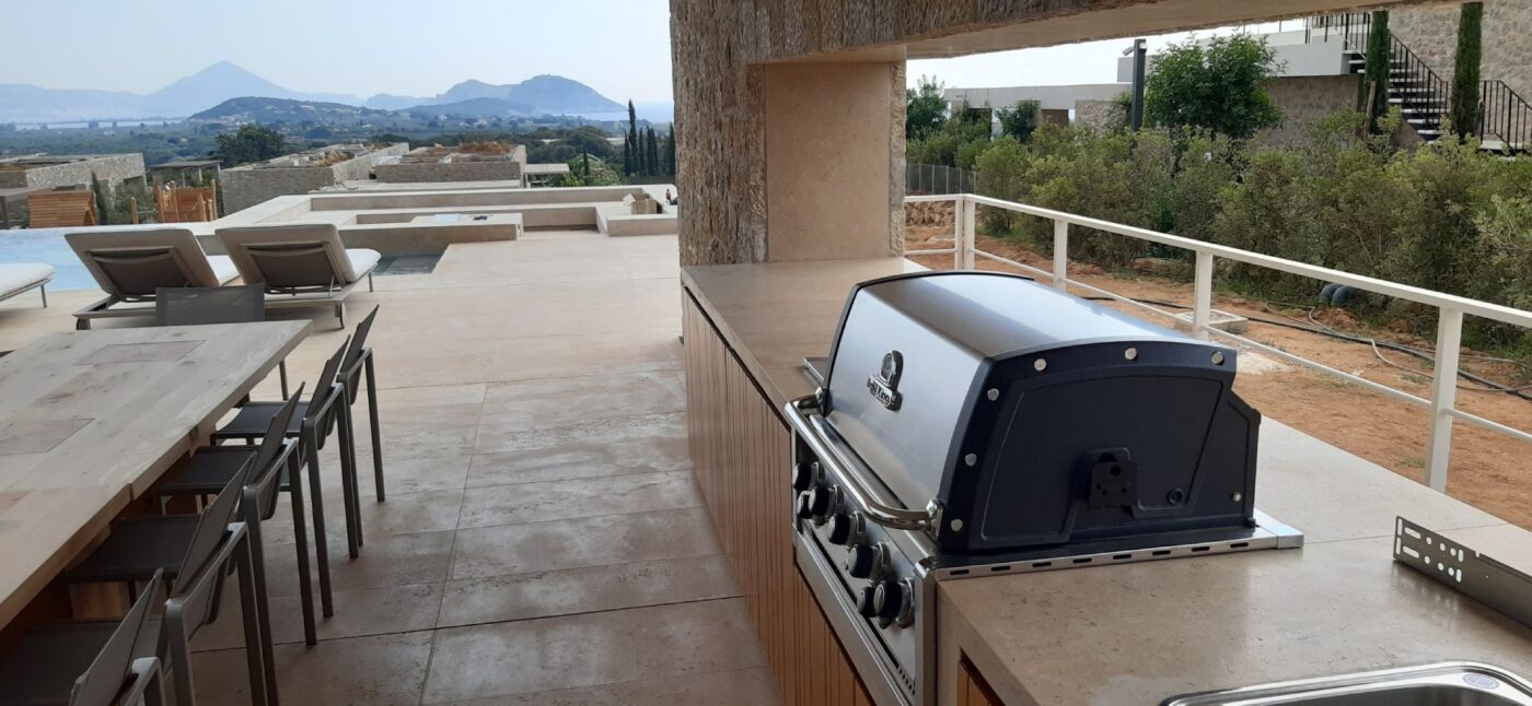 Designing the Outdoor Kitchen of Your Dreams: The Guide for 2026 1 Custom Outdoor Kitchen
